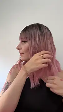 Snapshot of alesziarose chatting on November 17, 7:19 pm alesziarose online show from November 17, 7:19 pm