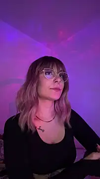 Snapshot of alesziarose chatting on November 18, 11:59 pm alesziarose online show from November 18, 11:59 pm