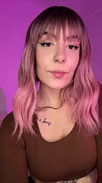 Snapshot of alesziarose chatting on November 20, 6:18 pm alesziarose online show from November 20, 6:18 pm