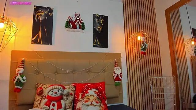 Snapshot of alesziarose chatting on December 2, 8:26 pm alesziarose online show from December 2, 8:26 pm