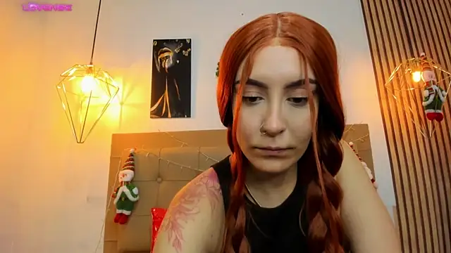 Snapshot of alesziarose chatting on December 5, 7:21 pm alesziarose online show from December 5, 7:21 pm