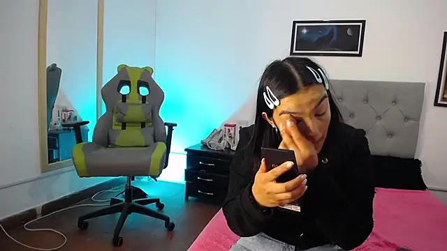 Esmeraldaa- online show from October 8, 5:38 am