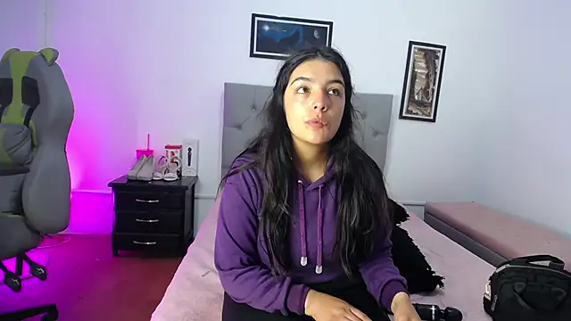 Esmeraldaa- online show from October 18, 4:59 am