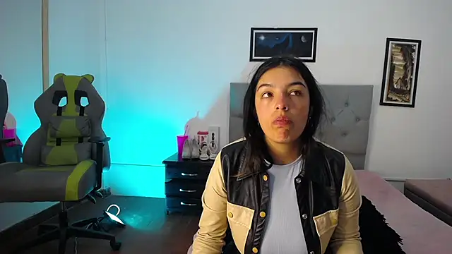 Esmeraldaa- online show from October 23, 4:01 am