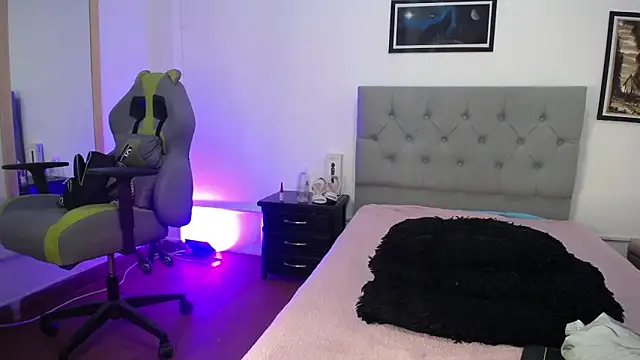 Esmeraldaa- online show from November 1, 11:29 pm