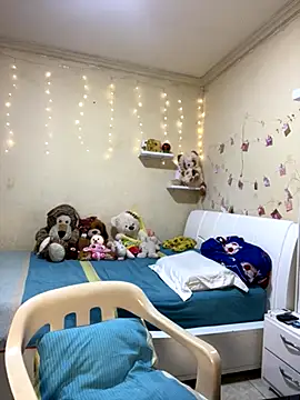 effie castroo online show from October 7, 1:25 am