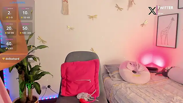 Snapshot of princessluna_19 chatting on March 23, 7:40 pm princessluna 19 online show from March 23, 7:40 pm