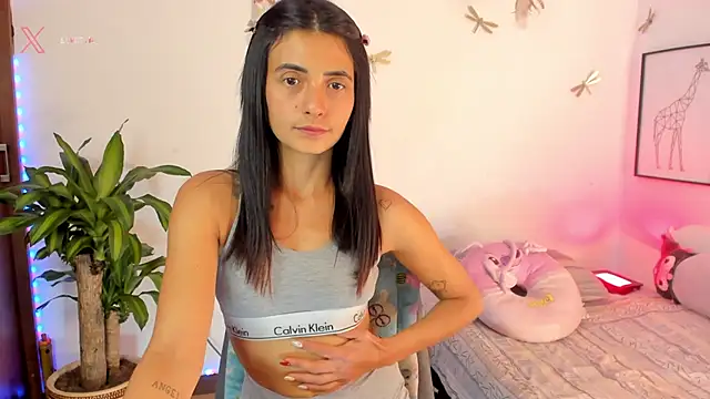 Snapshot of princessluna_19 chatting on March 27, 8:19 pm princessluna 19 online show from March 27, 8:19 pm