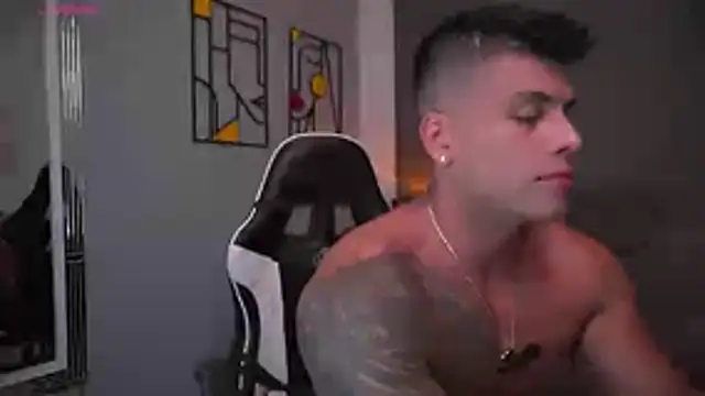 Snapshot of tyler_muscle1 chatting on April 15, 4:08 am tyler muscle1 online show from April 15, 4:08 am