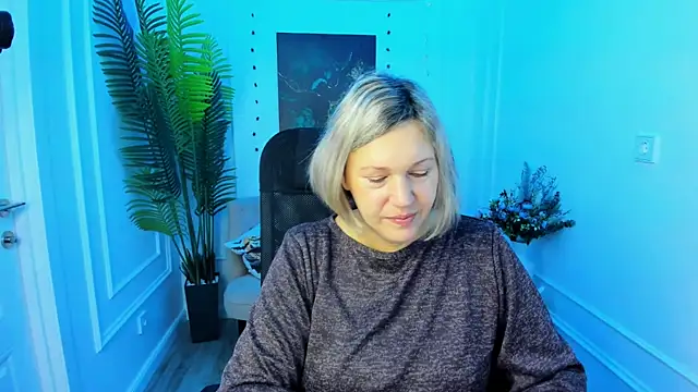 NinaStarle online show from October 15, 4:34 am