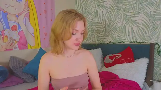 Snapshot of Alice_Pops chatting on October 5, 5:06 am Alice Pops online show from October 5, 5:06 am