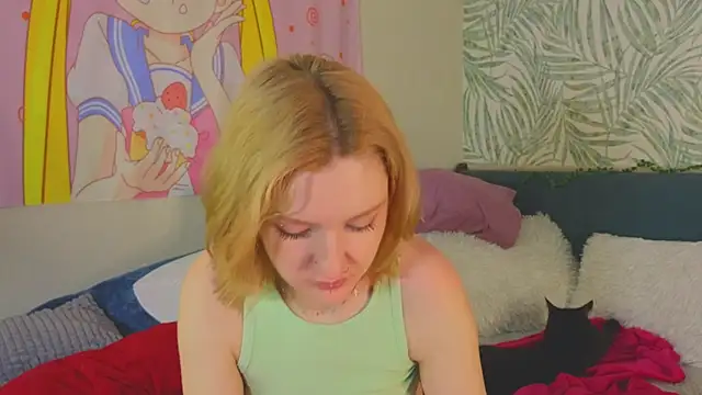 Snapshot of Alice_Pops chatting on October 11, 11:09 am Alice Pops online show from October 11, 11:09 am