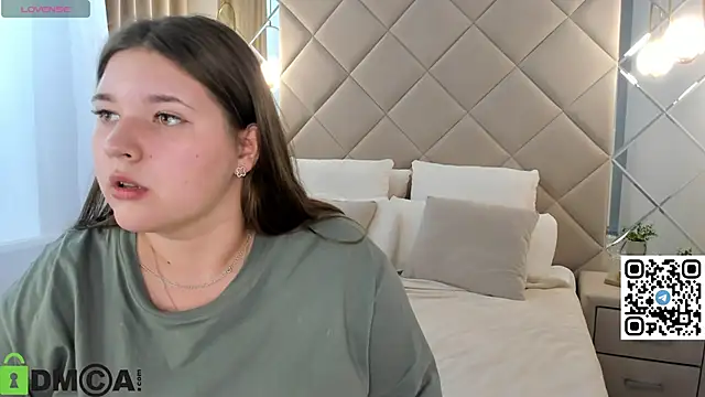 Chloee White online show from October 3, 7:05 am