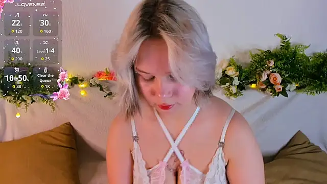 girlllsooft online show from September 26, 4:22 pm