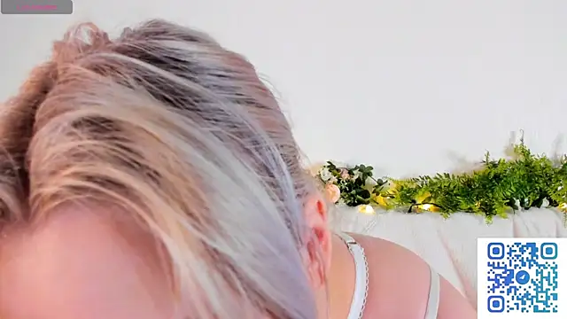 girlllsooft online show from October 5, 5:11 pm