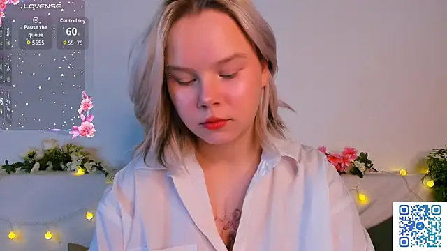 girlllsooft online show from November 10, 1:37 am