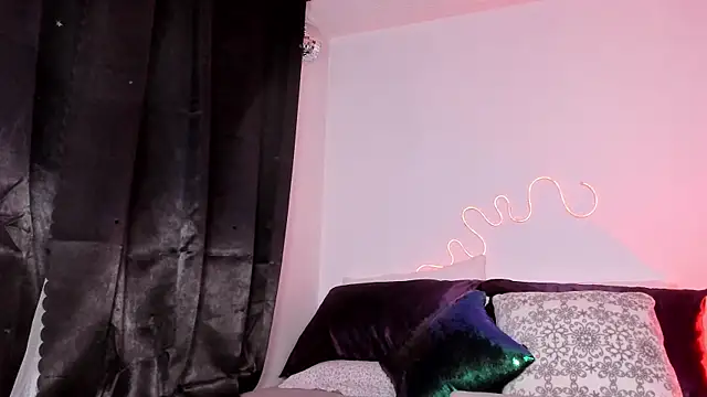 Londonttipton online show from April 7, 11:37 pm