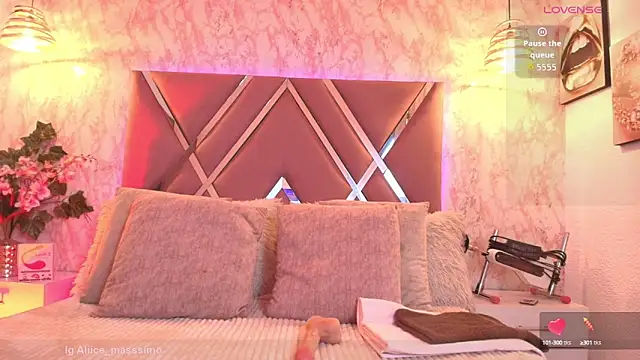 Snapshot of Aliice1_ chatting on October 4, 8:40 pm Aliice1 online show from October 4, 8:40 pm