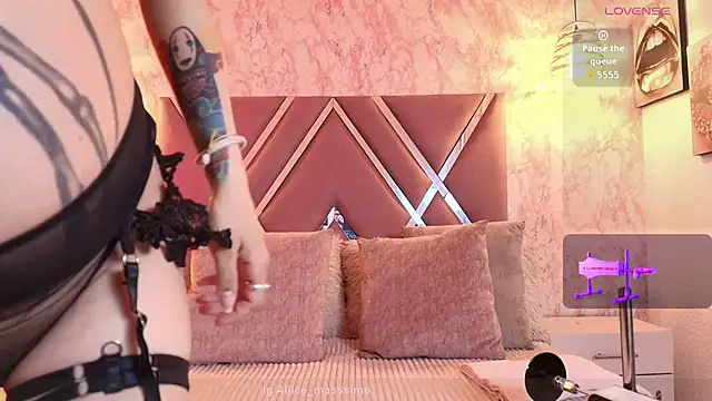 Snapshot of Aliice1_ chatting on October 7, 7:00 pm Aliice1 online show from October 7, 7:00 pm