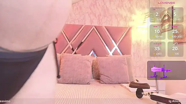 Snapshot of Aliice1_ chatting on October 8, 7:11 pm Aliice1 online show from October 8, 7:11 pm