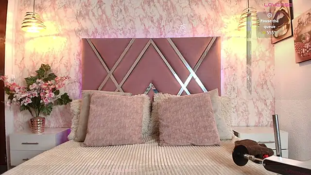 Snapshot of Aliice1_ chatting on November 11, 8:42 pm Aliice1 online show from November 11, 8:42 pm