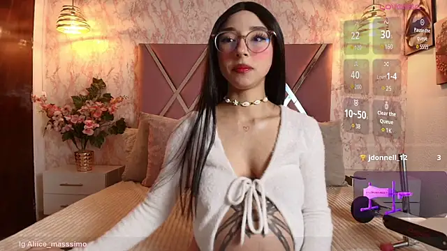 Snapshot of Aliice1_ chatting on November 30, 10:58 pm Aliice1 online show from November 30, 10:58 pm