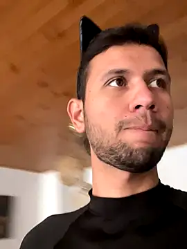 Michaell Spinelly online show from October 31, 8:10 pm