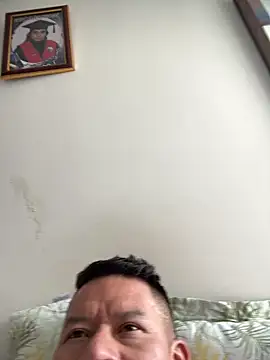 Snapshot of Manu0586 chatting on May 10, 2:33 pm Manu0586 online show from May 10, 2:33 pm