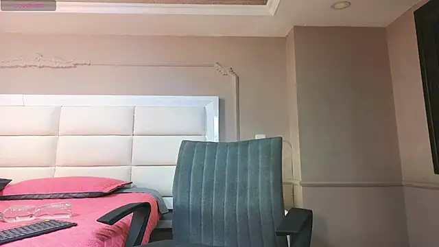 Snapshot of CharlesBrown_ chatting on October 28, 11:25 am CharlesBrown  online show from October 28, 11:25 am