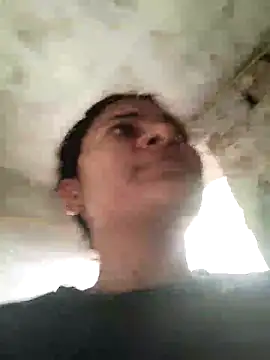 Snapshot of couple_71 chatting on December 15, 6:06 am couple 71 online show from December 15, 6:06 am