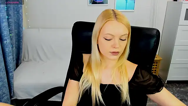 Snapshot of KatherineePierce chatting on April 11, 4:33 pm KatherineePierce online show from April 11, 4:33 pm