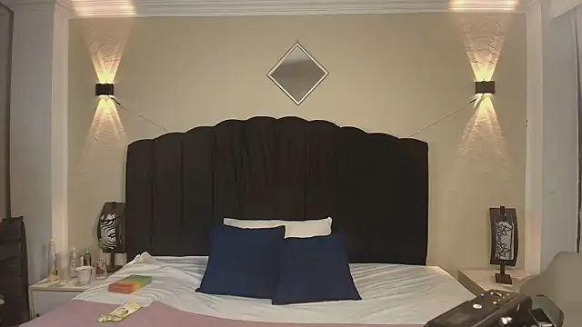 Snapshot of MiaVelvett_ chatting on September 19, 11:44 am MiaVelvett online show from September 19, 11:44 am