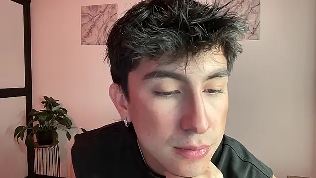sweettaaron01 online show from April 29, 1:10 am