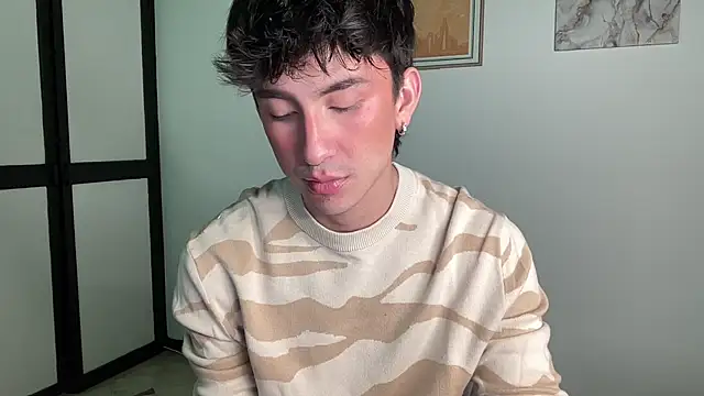sweettaaron01 online show from May 3, 1:11 am