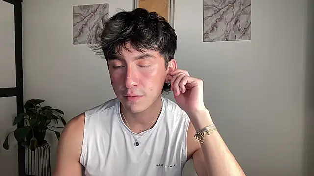 sweettaaron01 online show from May 6, 1:14 am