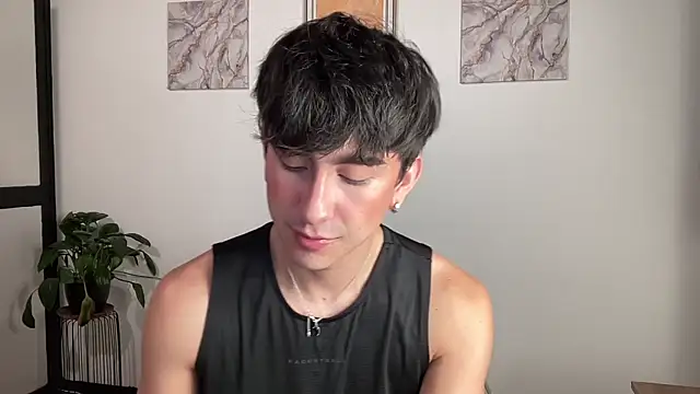sweettaaron01 online show from May 7, 1:22 am