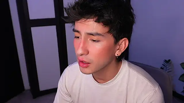 sweettaaron01 online show from June 12, 11:57 pm