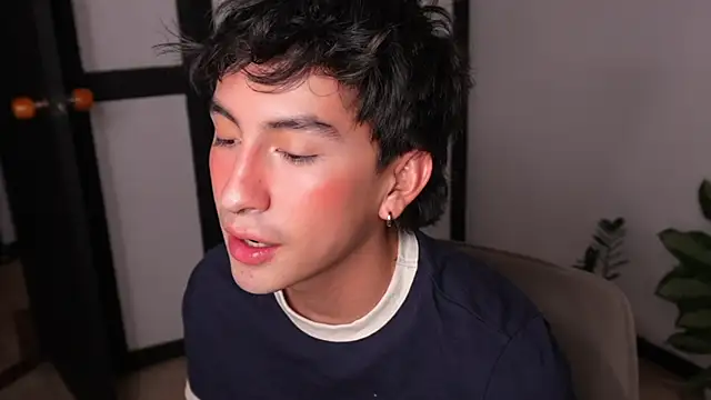 sweettaaron01 online show from June 13, 11:35 pm