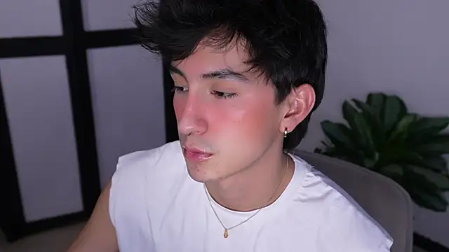 sweettaaron01 online show from June 26, 11:20 pm