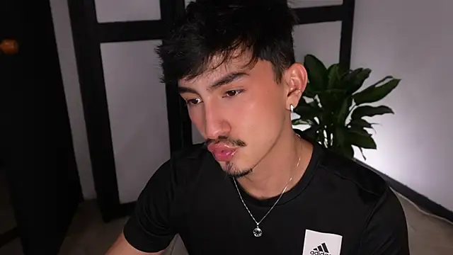 sweettaaron01 online show from July 20, 11:18 pm