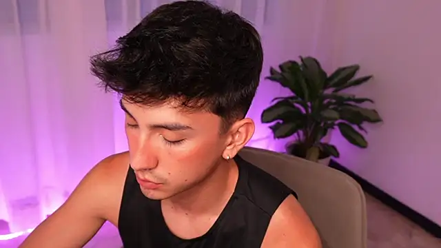 sweettaaron01 online show from August 3, 11:19 pm