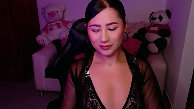 evelyn ch  online show from November 11, 11:10 am