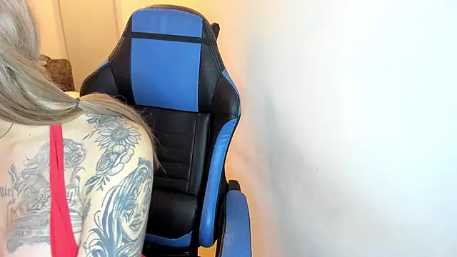 Scarbadgirl  online show from February 15, 3:36 am