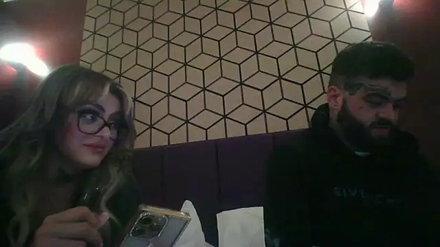 Snapshot of TheFoxyCouple69 chatting on March 29, 12:43 am TheFoxyCouple69 online show from March 29, 12:43 am