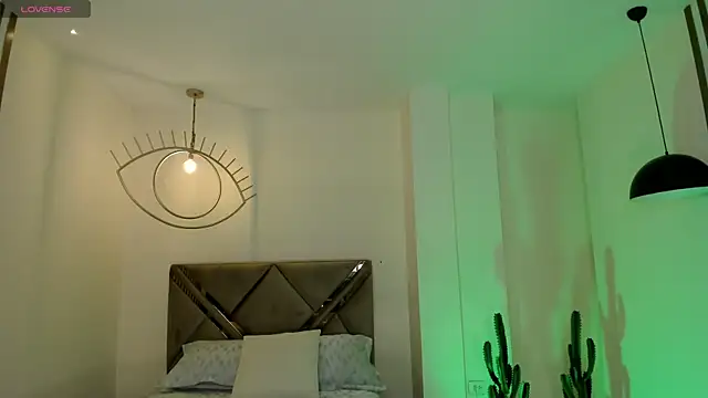 IsabellaMoreau online show from February 21, 7:48 pm