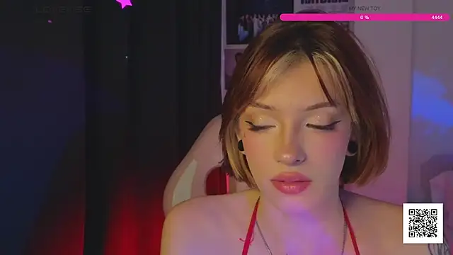 Snapshot of Moonlightt_21 chatting on July 12, 8:11 pm Moonlightt 21 online show from July 12, 8:11 pm