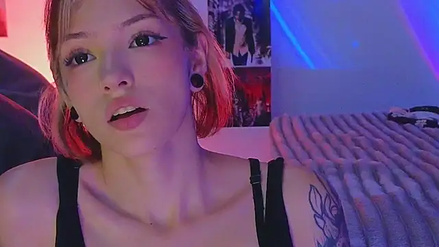 Snapshot of Moonlightt_21 chatting on August 2, 5:22 pm Moonlightt 21 online show from August 2, 5:22 pm