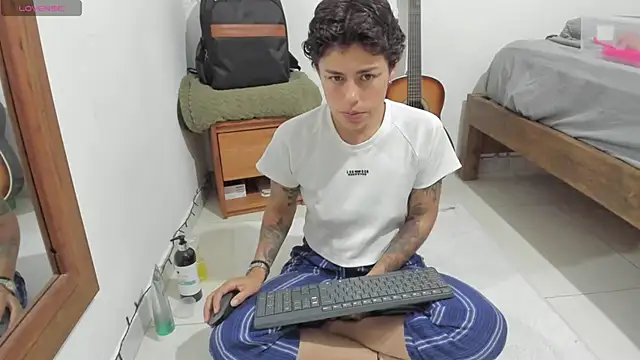 Snapshot of natt_op chatting on February 22, 11:36 pm natt op online show from February 22, 11:36 pm