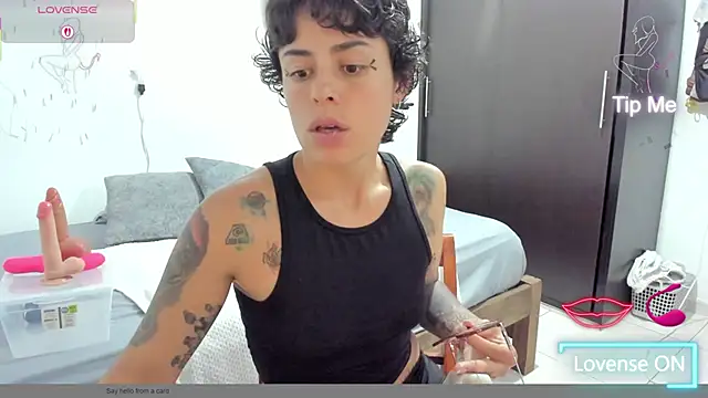 Snapshot of natt_op chatting on April 7, 12:11 am natt op online show from April 7, 12:11 am