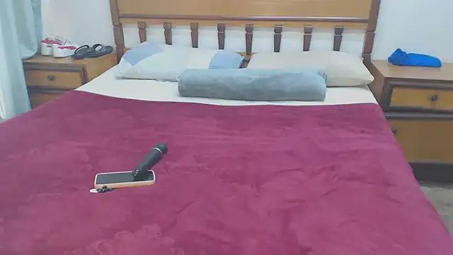 Snapshot of HugeTitisxx chatting on September 11, 7:52 am HugeTitisxx online show from September 11, 7:52 am